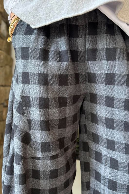 Nora Brushed Cotton Gingham Classic Barrel Pant Black